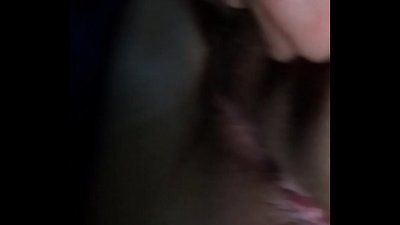 Iyada oo saaxiibtiis baabuurka saaran